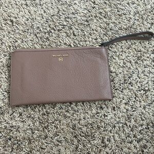 Michael Kors Jet Set Travel Large Wristlet
